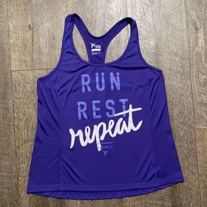 Women’s Old Navy sports top 25$